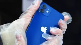 Apple выпустит складную версию iPhone - источник