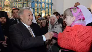 Назарбаев поздравил казахстанцев с праздником Рождества