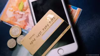 "Банки обязали отчитываться о деньгах казахстанцев": на рассылку ответили налоговики