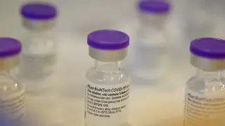 Ученые заявили об эффективности вакцины Pfizer против новых штаммов COVID-19