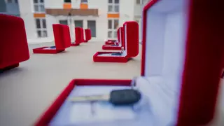 Алтай Кульгинов вручил очередникам ключи от социальных квартир