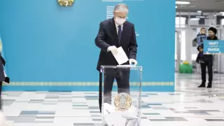 Токаев отдал свой голос на выборах