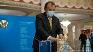 Председатель партии ADAL Серик Султангали проголосовал на выборах