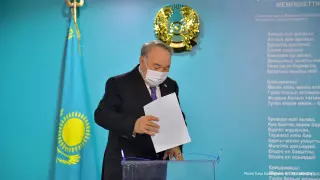 Назарбаев проголосовал на выборах депутатов от АНК