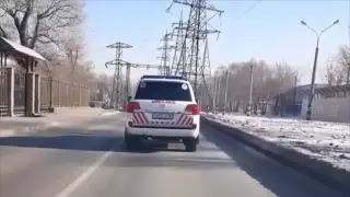 Скорая на Toyota Land Cruiser удивила алматинцев