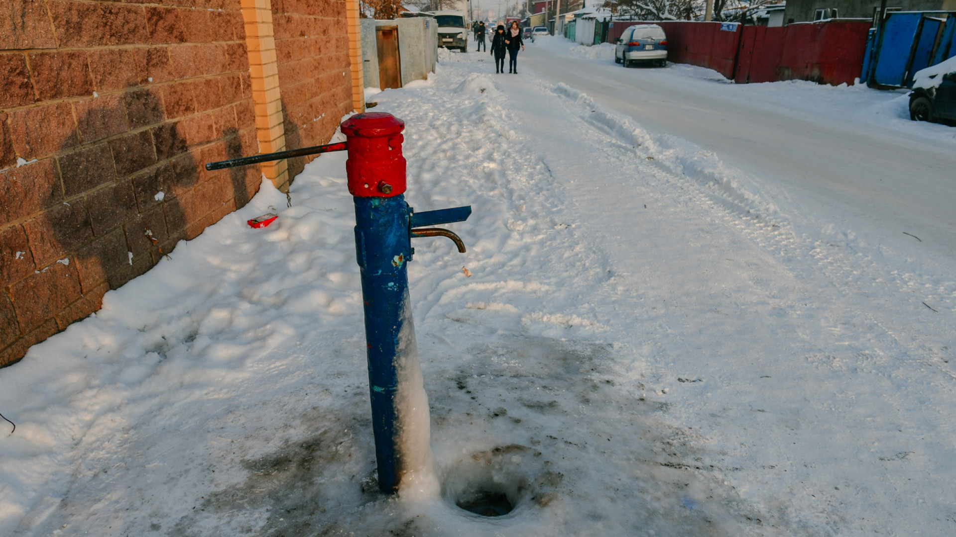 Замерзает водопровод. Перемерз водовод Жирекен. Водопровод не замерзнет никогда.