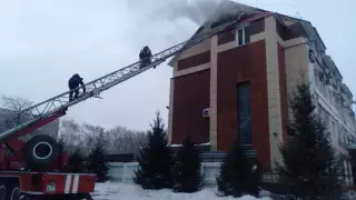 Женщины хотели выпрыгнуть с четвертого этажа горящего медцентра в ВКО