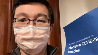 Казахстанец привился вакциной Moderna: как это было