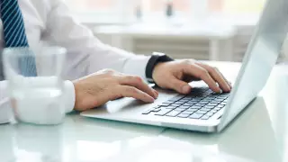 Кому чаще всего жалуются на коррупцию в Казахстане