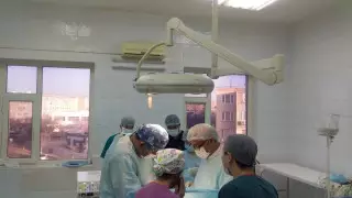 Упавшего с четвертого этажа малыша спасли врачи в Мангистау