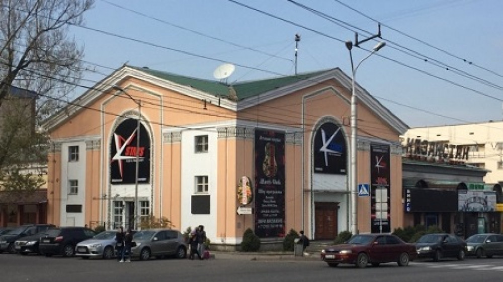 Алматинцы возмущены продажей бывшего кинотеатра 