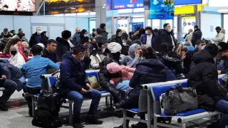 Минздрав проверит факт массового скопления людей в аэропорту Алматы