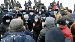 Кокшетауцы вышли на площадь из-за "массовой вакцинации"