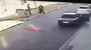 Насильно посадил в машину: видео с парнем и девушкой встревожило жителей Актау