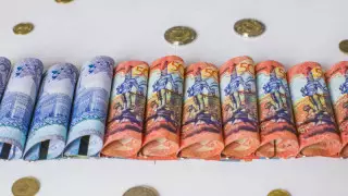 Причину ослабления тенге назвали в Нацбанке