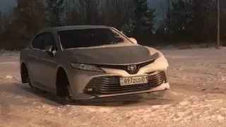 Колеса сняли у Toyota возле аэропорта Нур-Султана