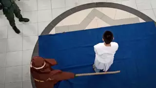 Два гея получили по 77 ударов палкой в Индонезии