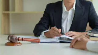 Адвокат подстрекал клиента дать взятку судье в Павлодаре