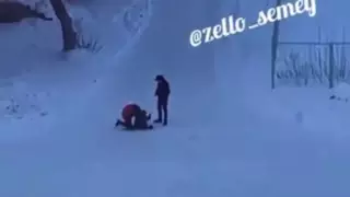 Женщину с ребенком избили в Семее