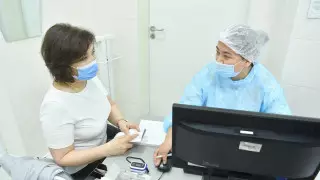 Первые депутаты привились от коронавируса