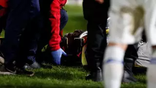 Жуткое столкновение футболистов попало на видео в Португалии