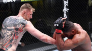 Российский тяжеловес нокаутировал соперника в главном бою UFC
