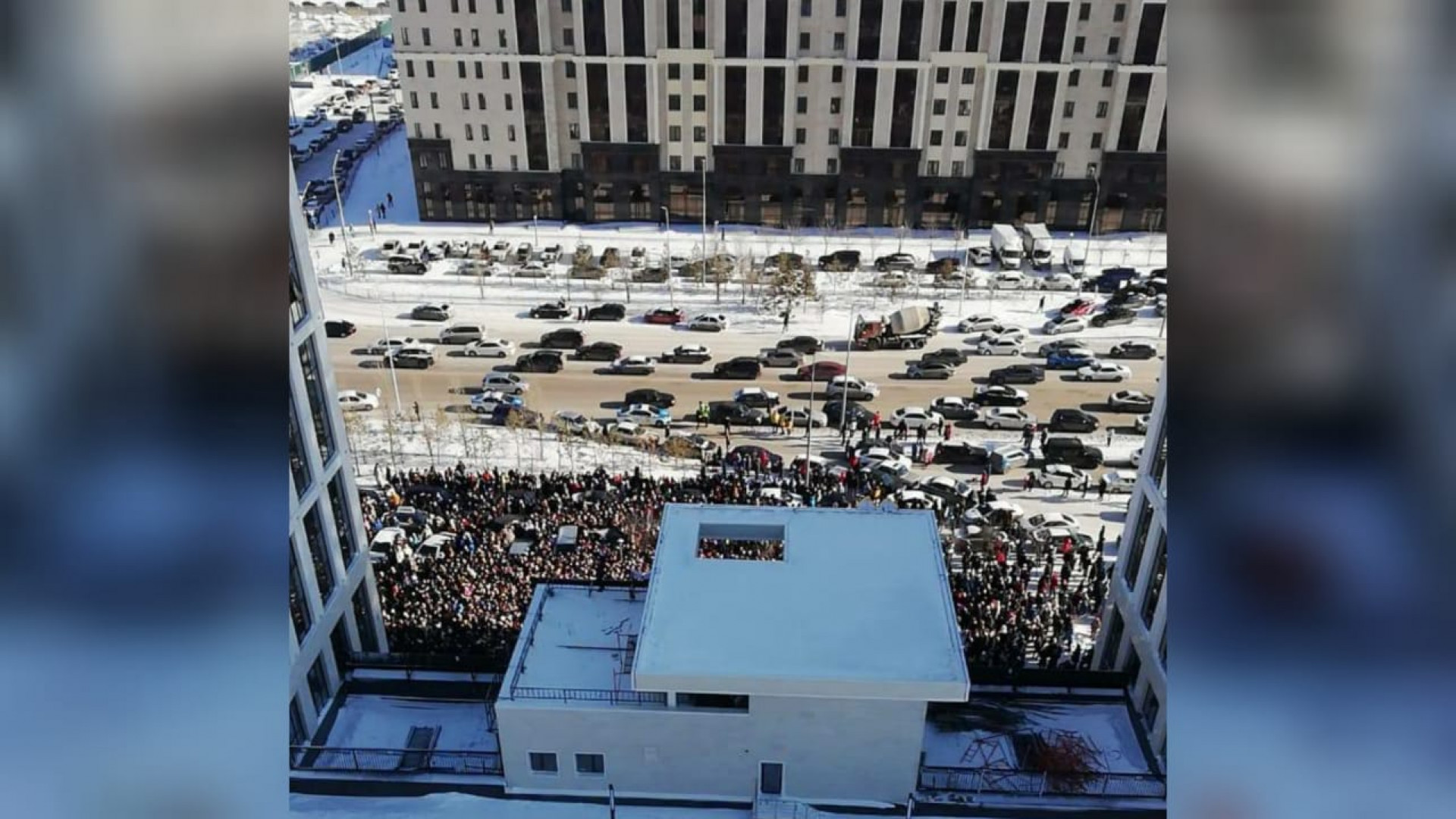 Толпа у цветочного магазина в Нур-Султане: организаторов доставили в  полицию: 07 февраля 2021 19:01 - новости на Tengrinews.kz