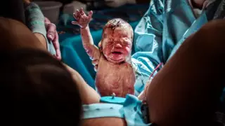 Это не хоррор, это роды. Лучшие снимки конкурса Birth Photography 2021