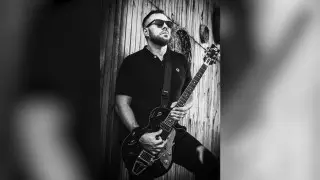 Участник группы "Уркер" стал представителем известного бренда гитар в Казахстане