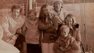 "Пили кровь черепах и ели их жир". Как семья выжила в открытом океане после атаки косаток