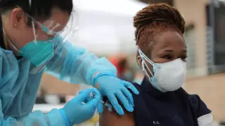 Ограничения смягчили для вакцинированных жителей США