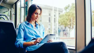 Стартап привлек 35 миллионов долларов и выпустил приложение, которое читает книги за 15 минут