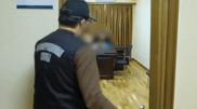 Появилось видео задержания сотрудников акимата в Алматинской области