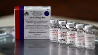 Дискриминация по получению вакцины недопустима - эксперт