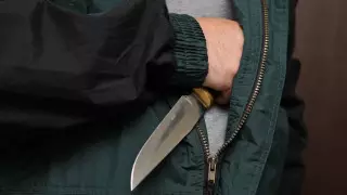 22-летний парень ударил ножом мужчину в подъезде в ВКО