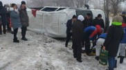 Микроавтобус с сотрудниками роддома перевернулся в Алматинской области