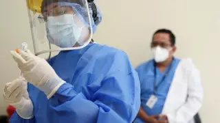 Ученые предупредили о риске "устаревания" вакцин от коронавируса