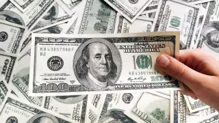 Курс доллара снова упал