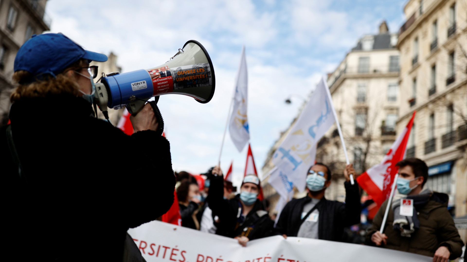 Мигранты во Франции. Протест Элит во Франции. Борьба с мигрантами во Франции. Выступления мигрантов во Франции.