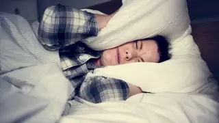 Врач рассказал, чем опасен звон в ушах