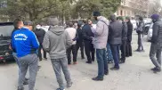 В Бишкеке таксисты вышли на митинг против "Яндекс.Такси"