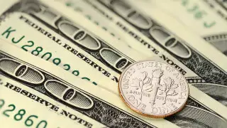 Официальный курс доллара немного повысился