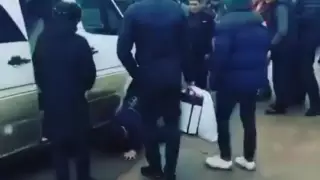 Драку водителей автобусов, не поделивших пассажиров, сняли на видео в Караганде