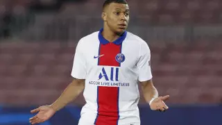 Футболист Мбаппе угрожал защитнику "Барселоны" во время матча ЛЧ