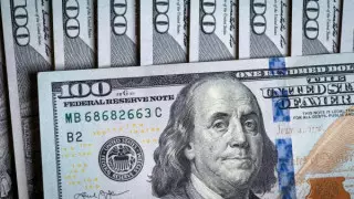 Официальный курс доллара на 19 февраля снизился
