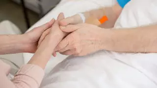 Правила передачи пенсионных для лечения родных озвучили в "Отбасы банке"