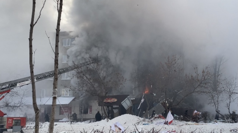 Крупный пожар в жилом доме Петропавловска: есть погибшие