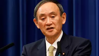 Премьер-министр Японии извинился за ужин сына с чиновниками