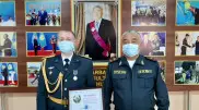 В Шымкенте наградили гвардейца, спасшего девушку от насильников