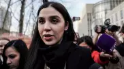 Жену мексиканского наркобарона Эль Чапо арестовали в США